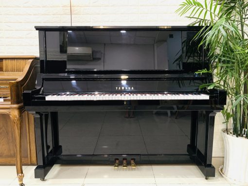 PIANO Yamaha YUA 03